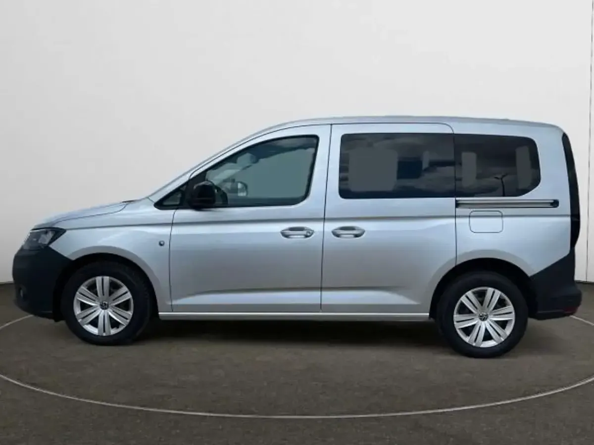Używany VW Caddy Basis 102 KM (75 kW) 2021 Srebrny Minivan