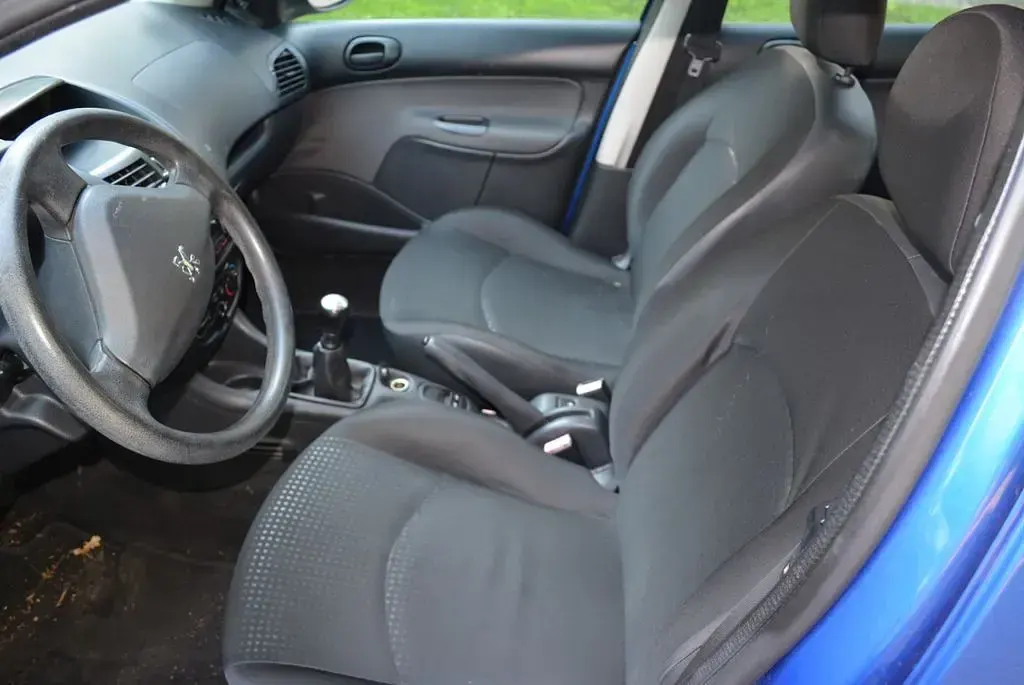 Gebraucht Peugeot 206+ Basis 75 PS (55 kW) 2010 Blau Kleinwagen