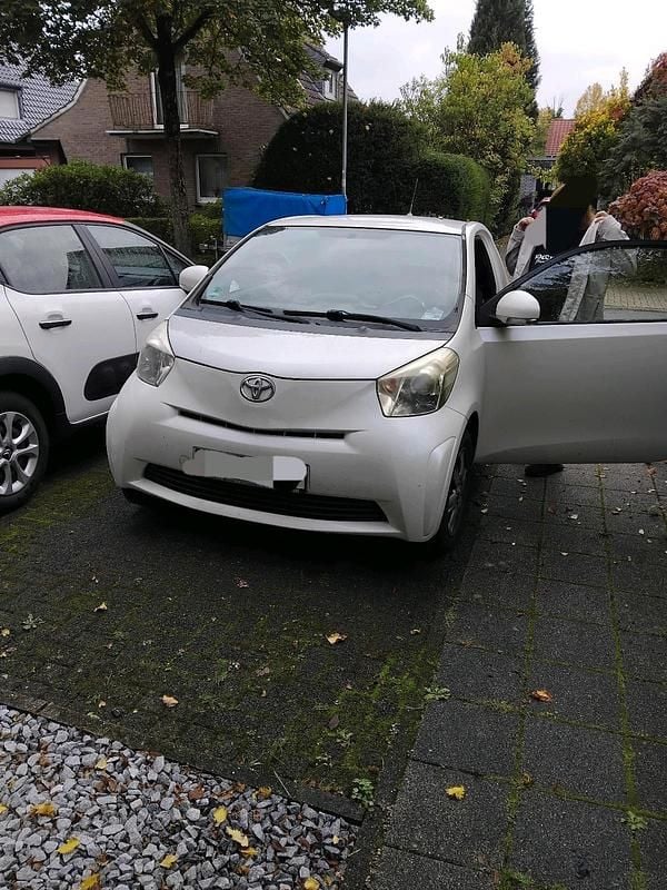 Weiß Gebraucht 2009 Toyota iQ Kleinwagen | 1.500 € (Guter Preis) - Bild 1/4