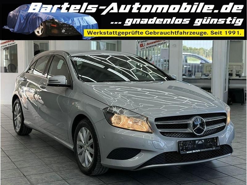 Polarsilber metalliclack Gebraucht 2015 Mercedes A200 Style Limousine | 12.890 € (Fairer Preis) - Bild 1/4