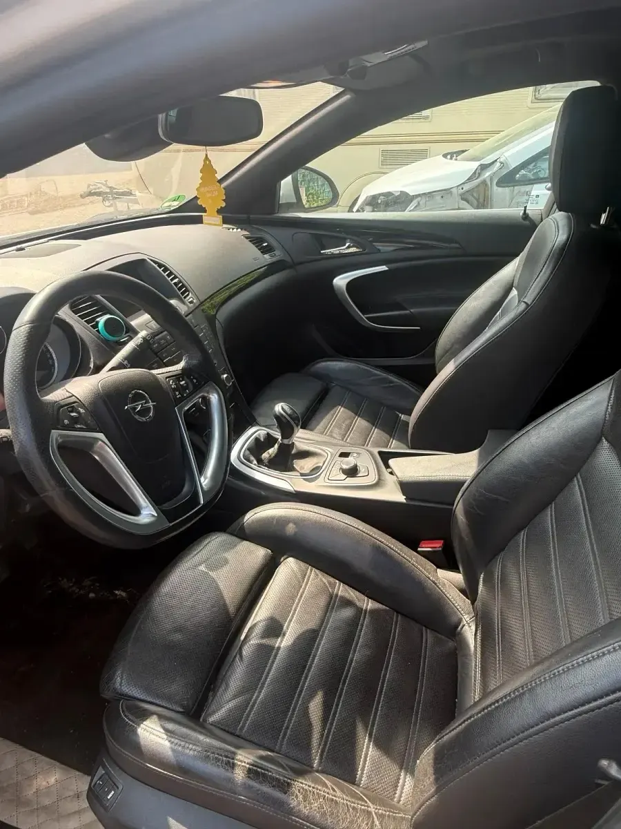 Gebraucht Opel Insignia 160 PS (117 kW) 2010 Silber Limousine