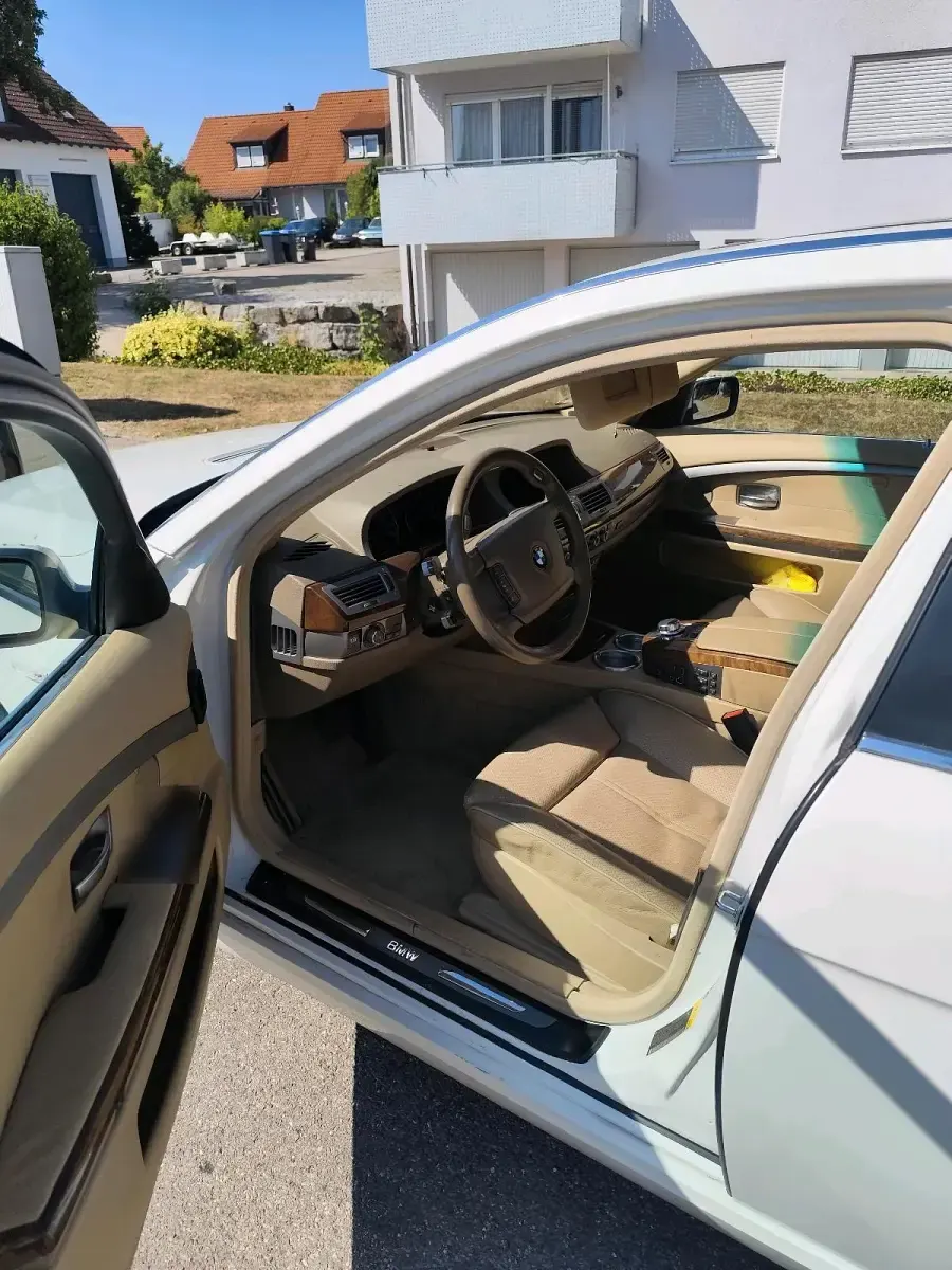 Gebraucht BMW 750L 367 PS (269 kW) 2005 Weiß Limousine