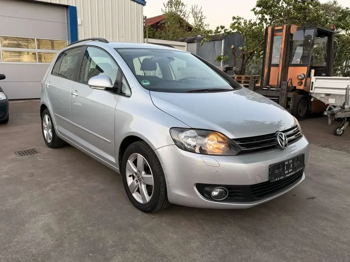 Gebraucht VW Golf VI Comfortline 122 PS (89 kW) 2011 Reflexsilber metallic Kleinwagen