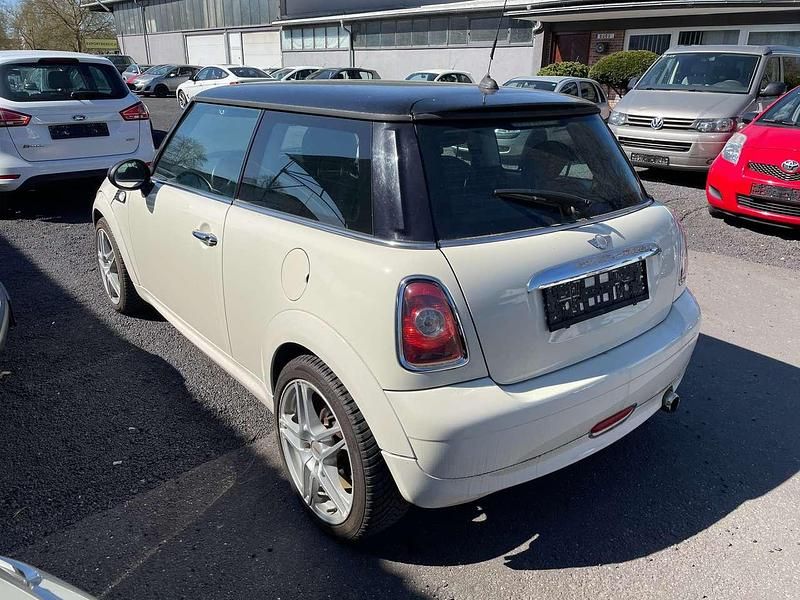 Gebraucht Mini Cooper 122 PS (89 kW) 2010 Pepper white Kleinwagen