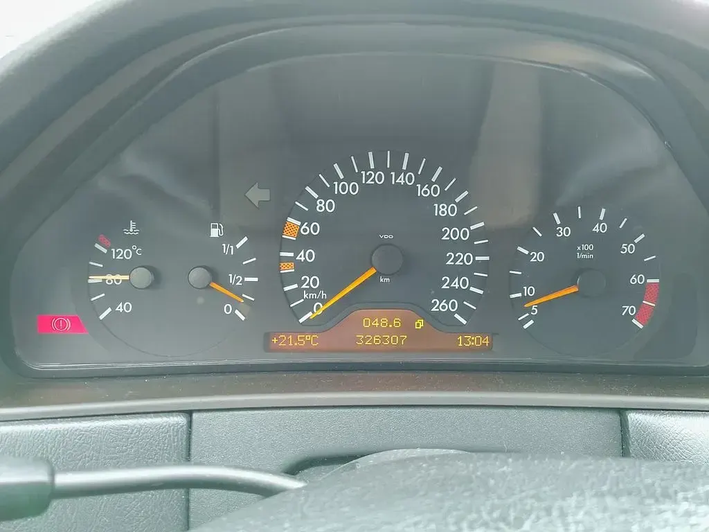 Gebraucht Mercedes E320 Avantgarde 224 PS (164 kW) 1998 Schwarz Limousine