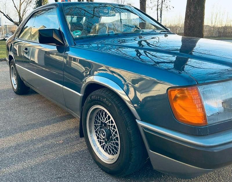 Blau Gebraucht 1988 Mercedes 230 Coupé | 9.000 € - Bild 1/4