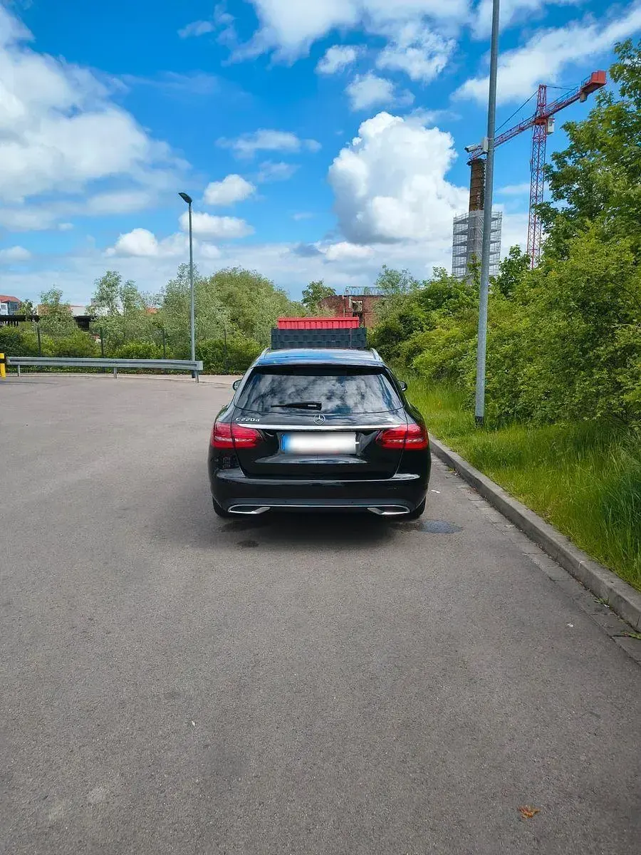 Gebraucht Mercedes C220 194 PS (142 kW) 2018 Schwarz Kombi