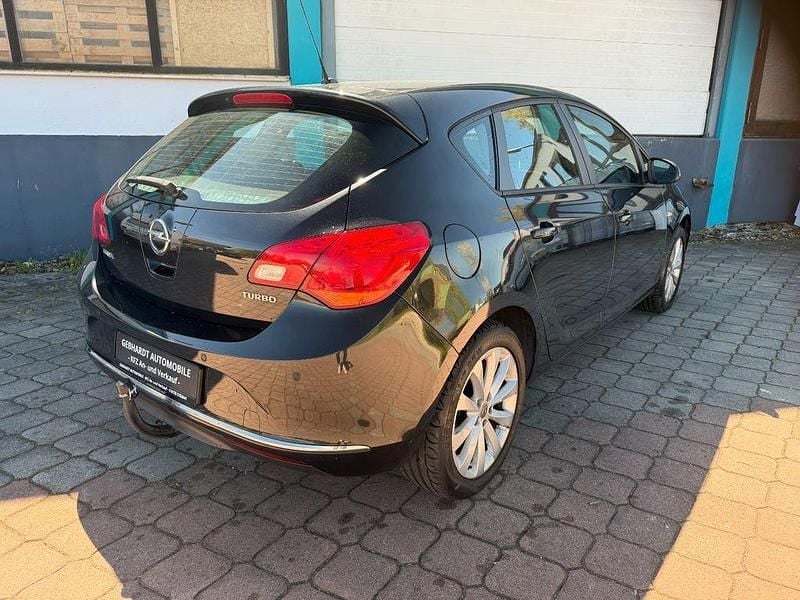 Second-hand Opel Astra Active 140 CP (102 kW) 2013 Negru Berlinǎ