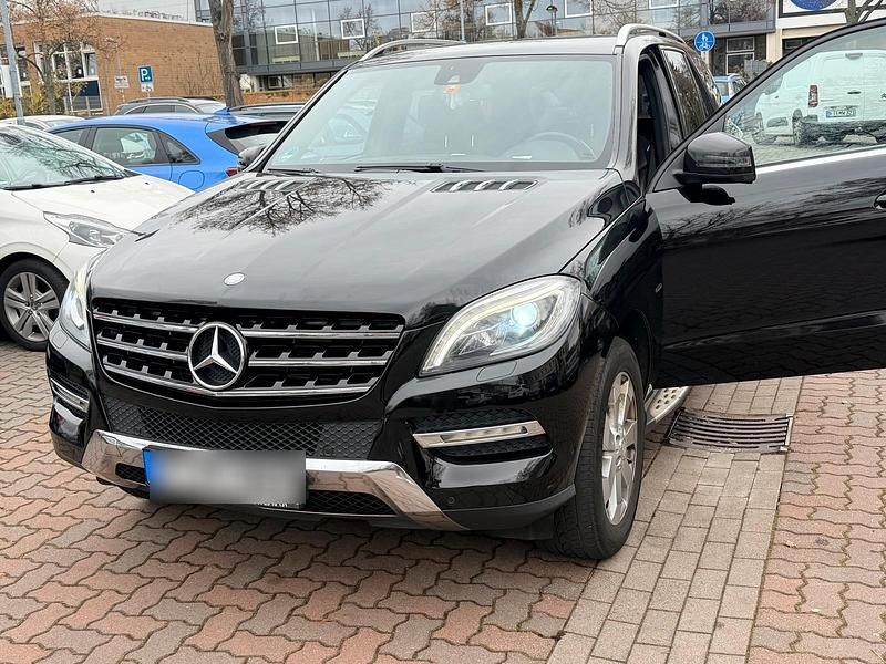 Schwarz Gebraucht 2012 Mercedes ML350 SUV | 13.500 € (Superpreis) - Bild 1/4