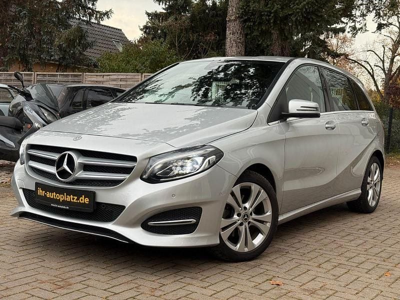 Silber Gebraucht 2018 Mercedes B200 Style Van / Kleinbus | 17.990 € (Fairer Preis) - Bild 1/4