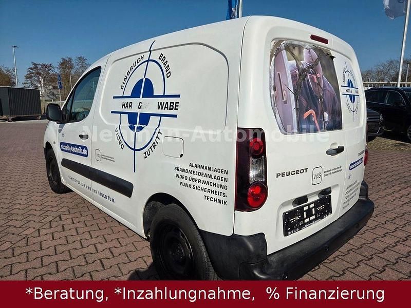 Gebraucht Peugeot Partner Premium 75 PS (55 kW) 2017 Weiß Van / Kleinbus