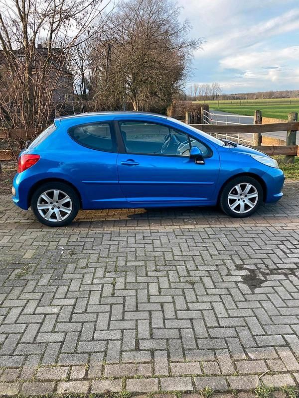 Gebraucht Peugeot 207 100 PS (73 kW) 2007 Blau Kleinwagen