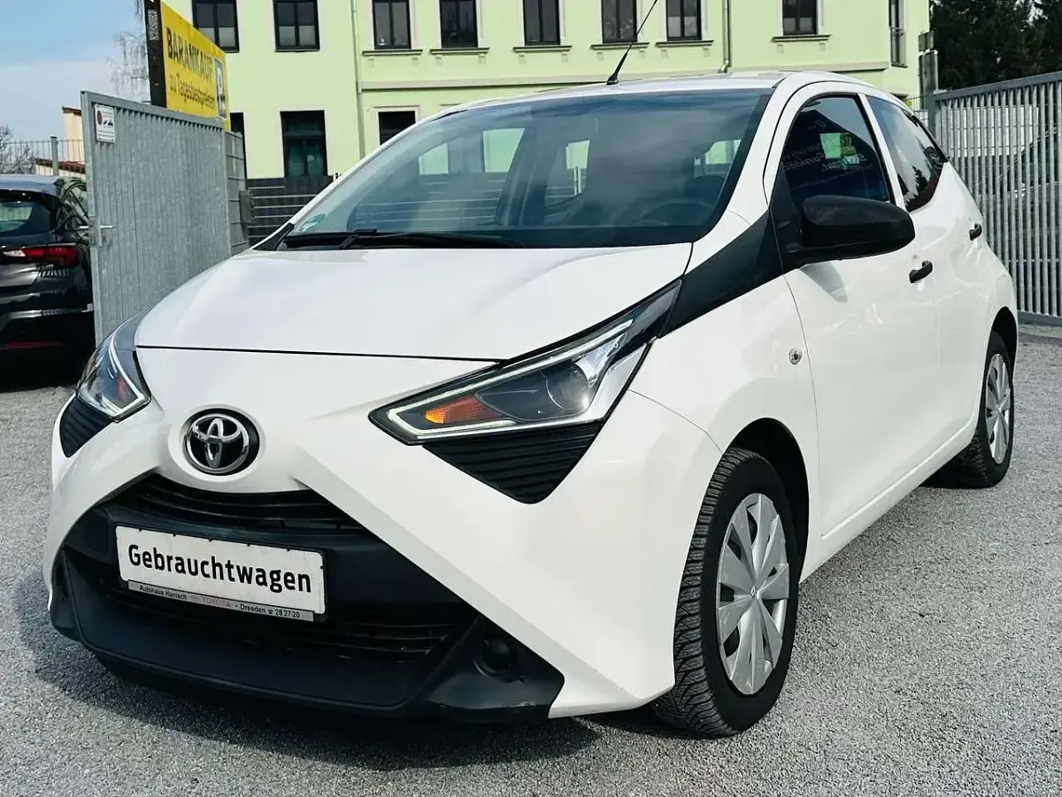 Gebraucht Toyota Aygo 72 PS (52 kW) 2021 Pianosaweiß Kleinwagen