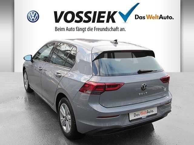 Gebraucht VW Golf VIII Life 131 PS (96 kW) 2020 Grau Limousine