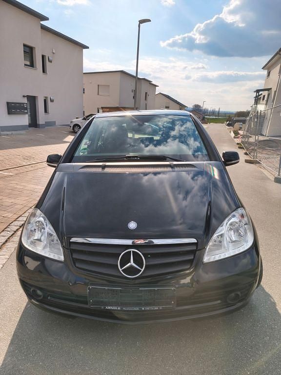 Gebraucht Mercedes A180 114 PS (83 kW) 2011 Schwarz Limousine