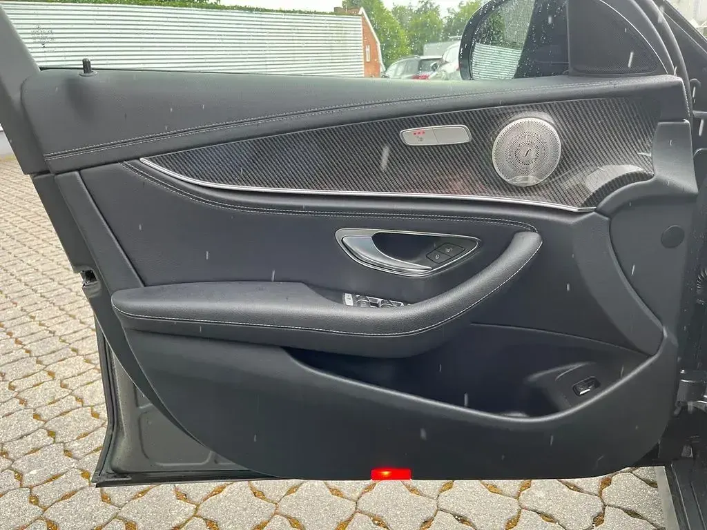 Gebraucht Mercedes E400 AMG 330 PS (242 kW) 2023 Selenitgrau  magnolackierung Kombi