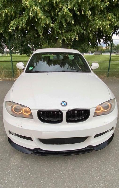 Weiß Gebraucht 2010 BMW 120 Coupé Coupé | 9.350 € (Etwas zu teuer) - Bild 1/4