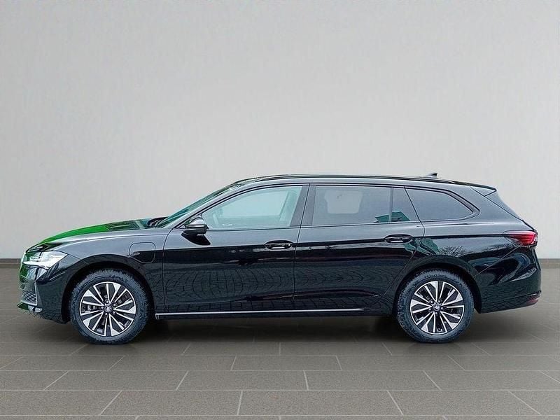 Neu Skoda Superb Selection 204 PS (150 kW) 2025 Schwarz Kombi
