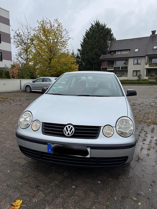 Grau Gebraucht 2002 VW Polo Kleinwagen | 1.750 € (Etwas zu teuer) - Bild 1/4