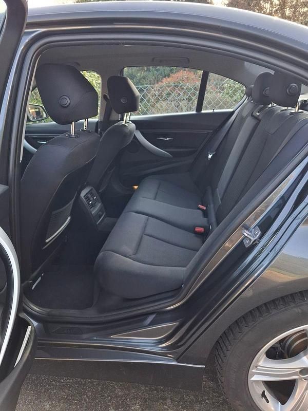 Gebraucht BMW 320 184 PS (135 kW) 2013 Grau Limousine