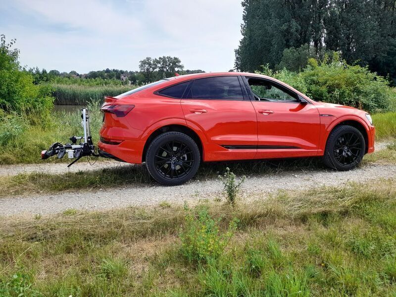 Rot Gebraucht 2022 Audi e-tron S-Line SUV | 37.000 € (Fairer Preis) - Bild 1/4
