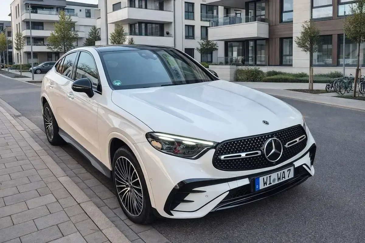 Gebraucht Mercedes GLC450 AMG 367 PS (269 kW) 2024 Polarweiss SUV