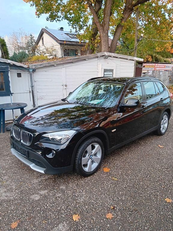 Schwarz Gebraucht 2011 BMW X1 Sport Line SUV | 7.350 € (Fairer Preis) - Bild 1/4