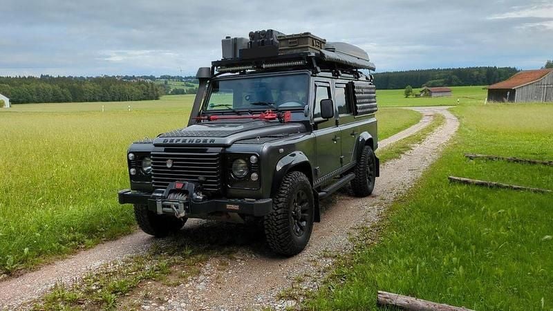 Silber Gebraucht 2015 Land Rover Defender SE SUV | 54.400 € (Superpreis) - Bild 1/4