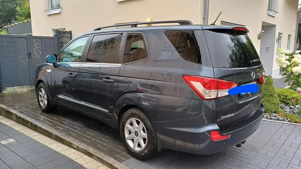Gebraucht SsangYong Rodius 178 PS (130 kW) 2016 Grau Van / Kleinbus
