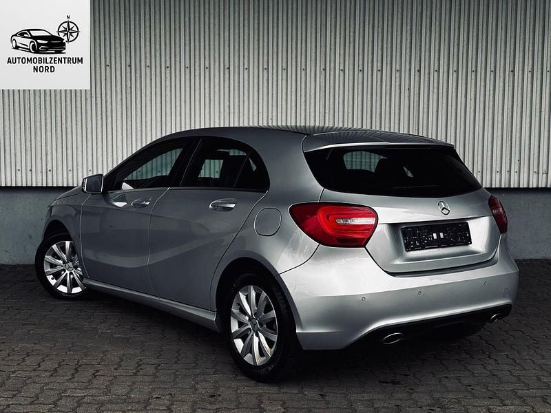 Gebraucht Mercedes A180 109 PS (80 kW) 2015 Silber Limousine