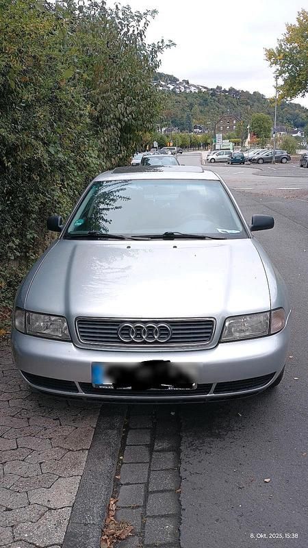 Silber Gebraucht 1996 Audi A4 Limousine | 1.050 € (Guter Preis) - Bild 1/3