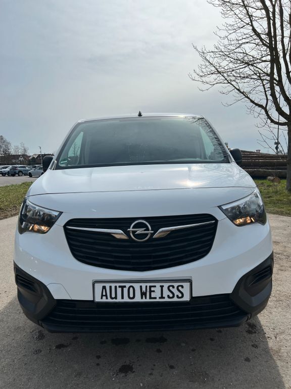 Gebraucht Opel Combo Selection 102 PS (75 kW) 2021 Weiß Van / Kleinbus