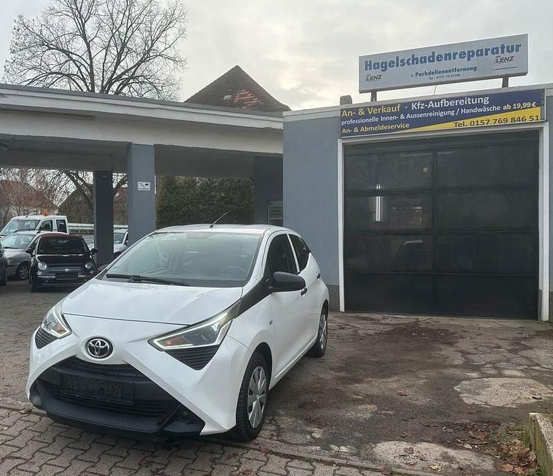 Weiß Gebraucht 2021 Toyota Aygo Business Edition Kleinwagen | 7.999 € (Superpreis) - Bild 1/4
