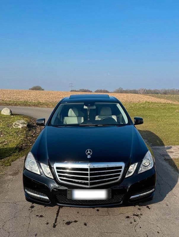 Gebraucht Mercedes E350 265 PS (194 kW) 2011 Schwarz Limousine
