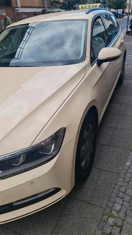 Gelb Gebraucht 2016 VW Passat Kombi | 4.500 € (Superpreis) - Bild 1/4