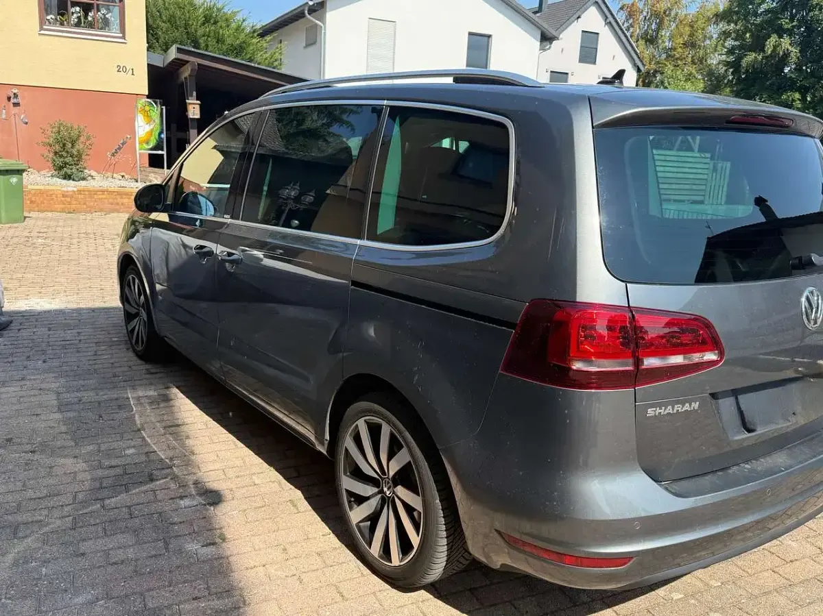 Gebraucht VW Sharan Comfortline 150 PS (110 kW) 2021 Grau Van / Kleinbus