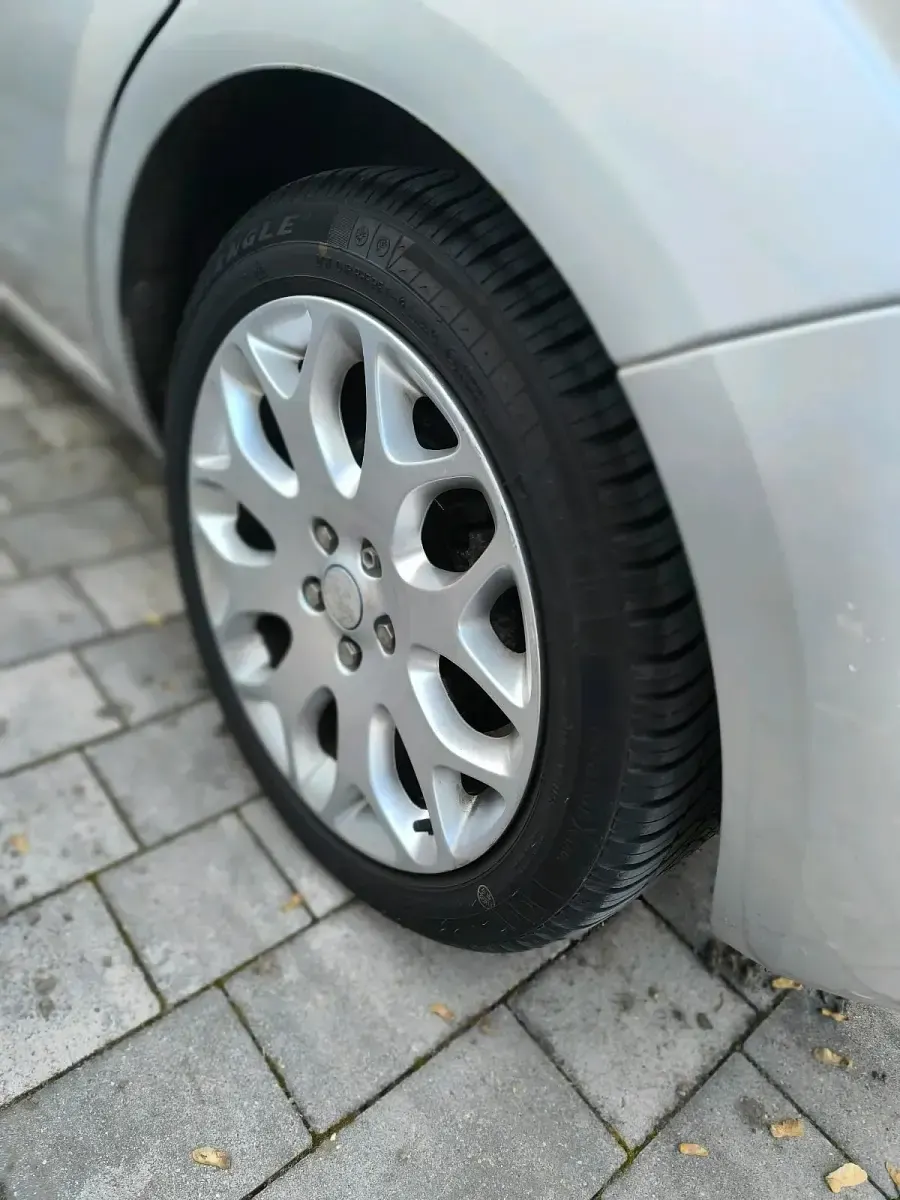 Gebraucht Ford Focus 116 PS (85 kW) 2009 Silber Kleinwagen