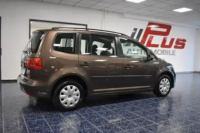 Gebraucht VW Touran 105 PS (77 kW) 2015 Braun Van / Kleinbus
