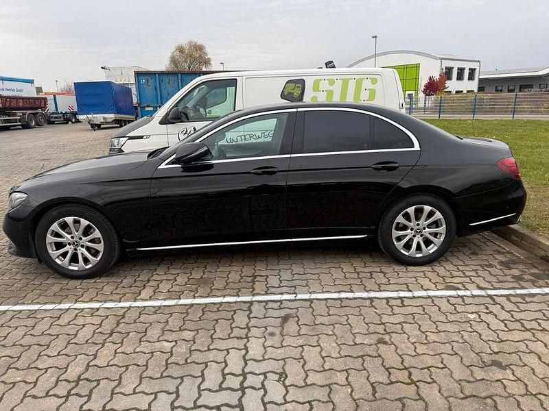 Gebraucht Mercedes E220 194 PS (142 kW) 2018 Schwarz Limousine