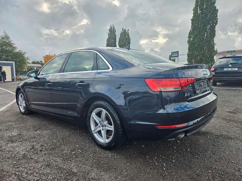 Gebraucht Audi A4 Basis 150 PS (110 kW) 2018 Blau Limousine
