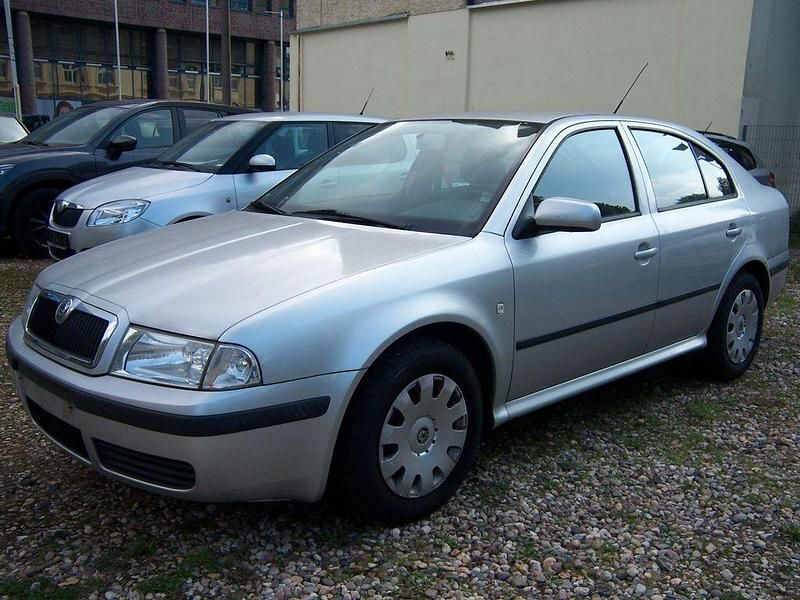 Silber Gebraucht 2005 Skoda Octavia Tour Limousine | 1.300 € (Guter Preis) - Bild 1/4