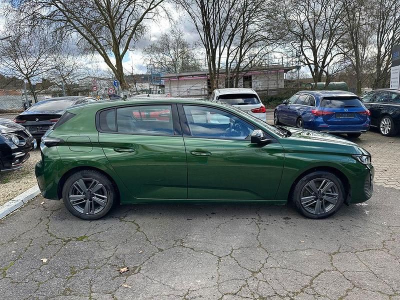 Gebraucht Peugeot 308 Active 131 PS (96 kW) 2024 Grün Limousine