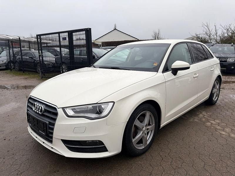 Weiß Gebraucht 2013 Audi A3 Sport Limousine | 7.600 € (Superpreis) - Bild 1/4