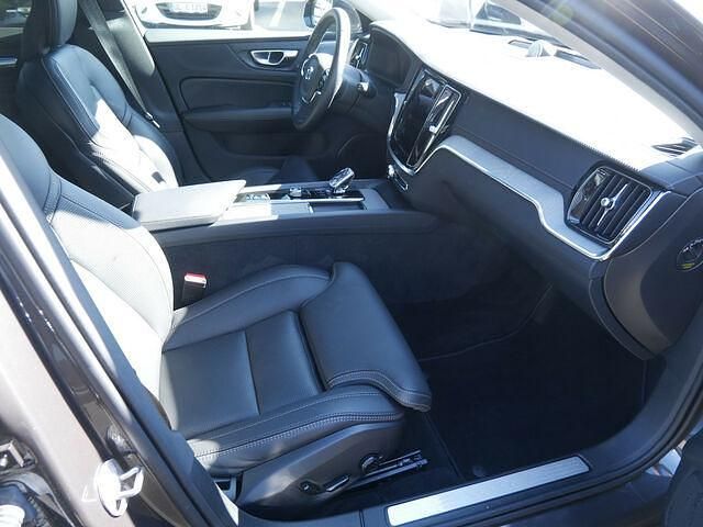 Gebraucht Volvo V60 CC Ultimate 250 PS (183 kW) 2024 Grau / platinum grey (metallic) Kombi