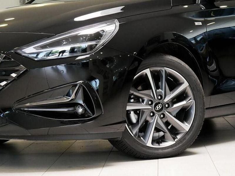 Phantom black / mic Gebraucht 2022 Hyundai i30 Trend Limousine | 13.875 € (Fairer Preis) - Bild 1/2