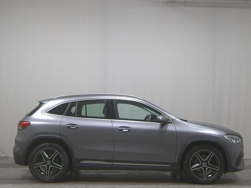 Grau Gebraucht 2023 Mercedes GLA220 AMG line SUV | 26.980 € (Guter Preis) - Bild 1/4