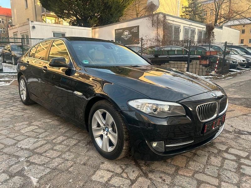 Gebraucht BMW 520 184 PS (135 kW) 2011 Schwarz Limousine
