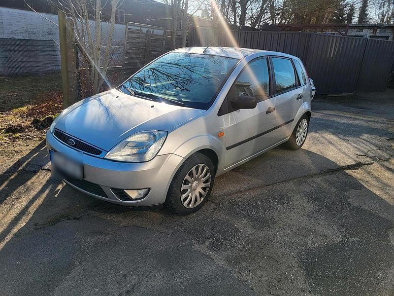 Gebraucht Ford Fiesta 100 PS (73 kW) 2002 Silber Kleinwagen