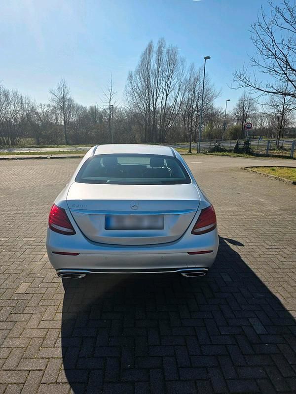 Gebraucht Mercedes E200 184 PS (135 kW) 2018 Silber Limousine