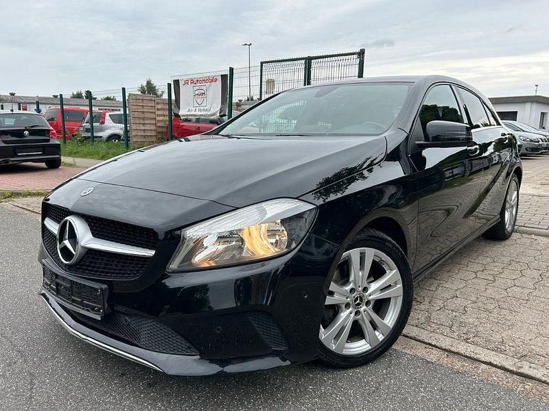 Schwarz Gebraucht 2018 Mercedes A200 Limousine | 14.250 € (Superpreis) - Bild 1/4
